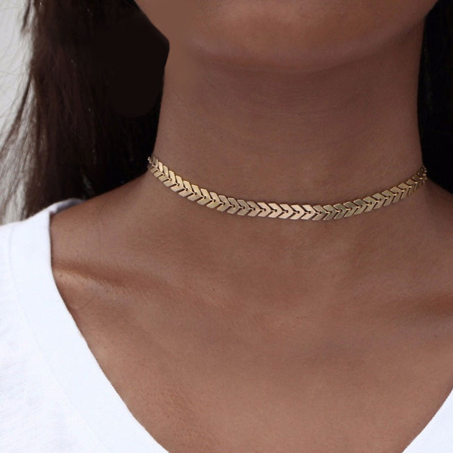 Necklace choker. Gold finish in Leaves design