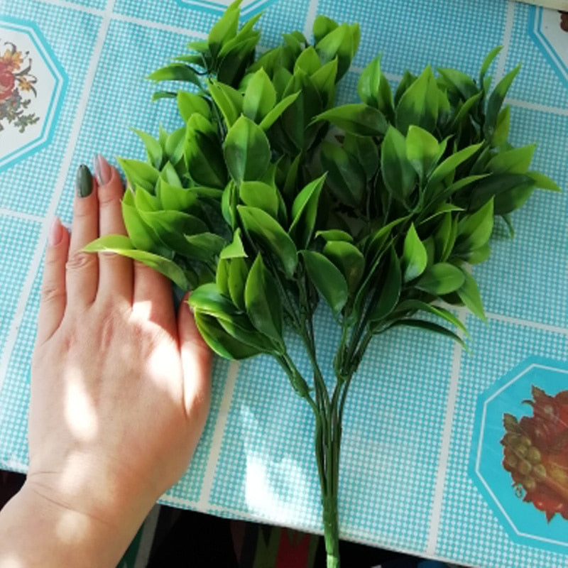 Green medium sized artificial plant 7 forks of foliage with approx. 35 leaves.