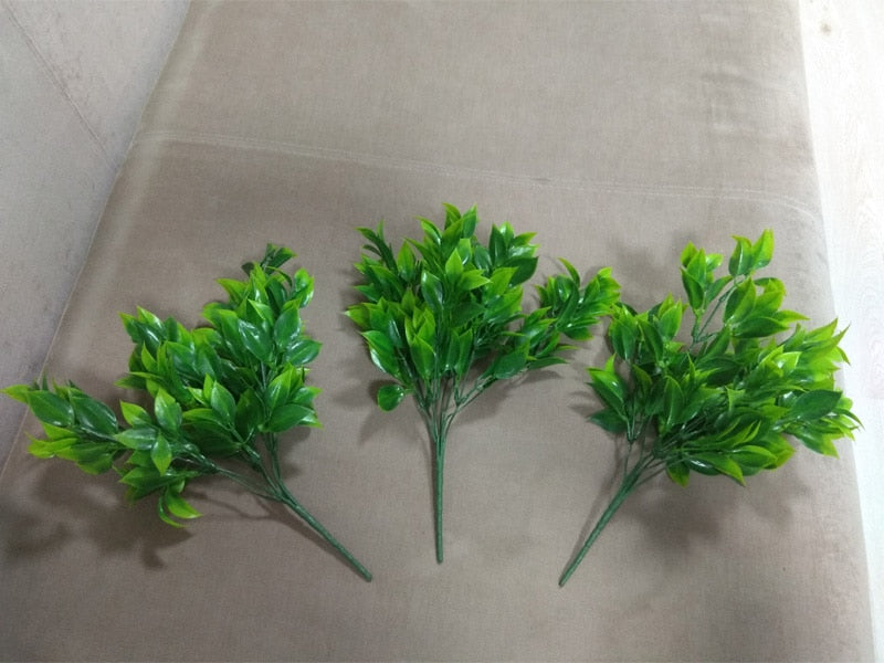 Green medium sized artificial plant 7 forks of foliage with approx. 35 leaves.